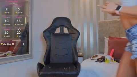 tayra online show from December 2, 2025, 8:26 pm