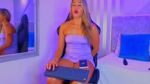 Snapshot of tayra_pradit chatting on May 21, 2026, 8:16 pm tayra online show from May 21, 2026, 8:16 pm