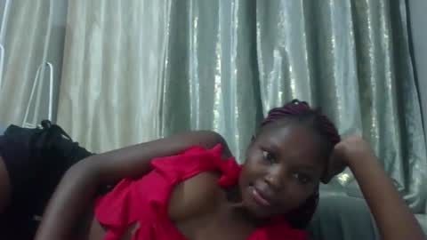 Snapshot of tayrahh chatting on May 3, 2026, 6:25 pm tayrahh online show from May 3, 2026, 6:25 pm