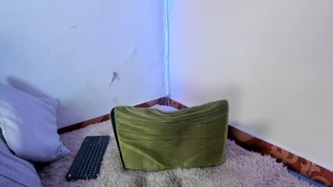 Snapshot of taysonysasha chatting on May 5, 2026, 11:46 pm ask for cum online show from May 5, 2026, 11:46 pm
