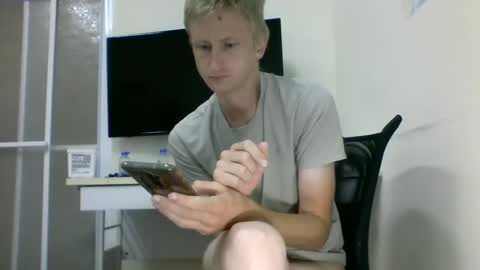 tcute0 online show from October 5, 2025, 8:40 pm