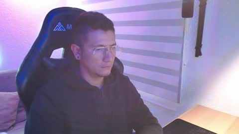 DYNAMITE DUO69 online show from April 22, 2026, 12:07 pm