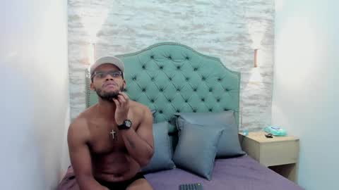 Marco y Luna  online show from April 20, 2026, 11:24 am