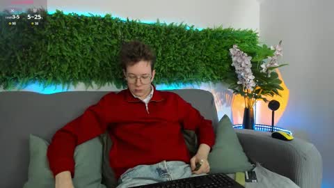 Teddy online show from December 2, 2025, 9:25 am