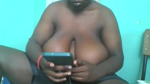 Snapshot of teezzy33 chatting on February 20, 2026, 6:37 am teezzy33 online show from February 20, 2026, 6:37 am