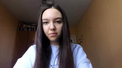 Kimi online show from November 1, 2025, 8:27 am