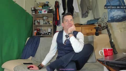 Virg Lszl online show from February 6, 2025, 11:37 pm