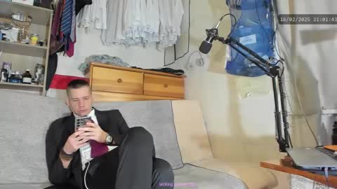 Virg Lszl online show from February 16, 2025, 8:00 pm