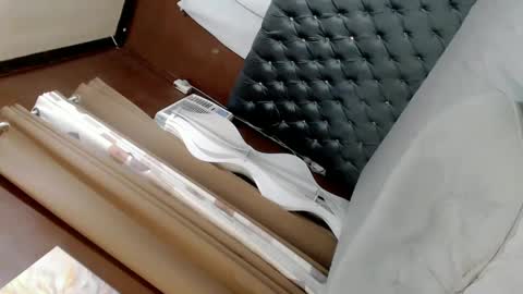 EVA GLASSCOTT online show from December 5, 2024, 2:31 am