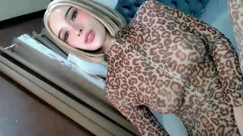 EVA GLASSCOTT online show from February 22, 2025, 7:34 am