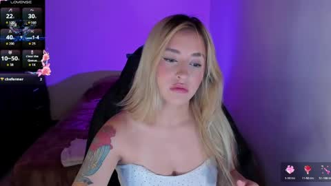 Snapshot of temptationsweet__ chatting on May 12, 2026, 4:37 pm Sara online show from May 12, 2026, 4:37 pm