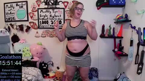 Pixie and Tentacle Overlord online show from November 21, 2025, 11:14 pm