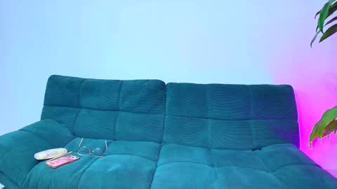 tender_dust online show from March 9, 2025, 9:46 pm