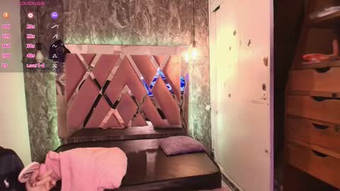 Terra Elowen online show from October 22, 2025, 11:32 am