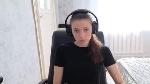 Anny Simpson online show from September 17, 2025, 8:49 am