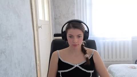 Anny Simpson online show from October 17, 2025, 4:26 am