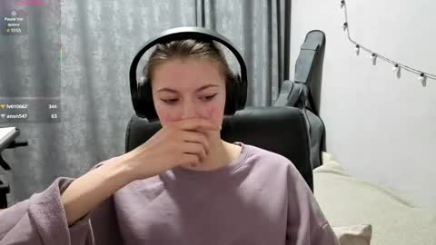 Snapshot of terranaufzinger chatting on April 27, 2026, 9:24 pm Anny Simpson online show from April 27, 2026, 9:24 pm