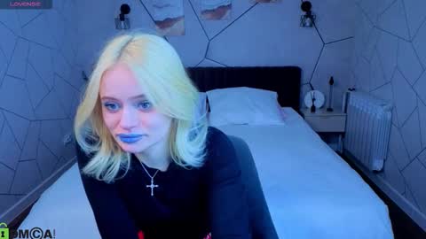 Tessa online show from March 9, 2026, 9:02 am