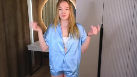 Candie online show from April 1, 2026, 4:04 pm