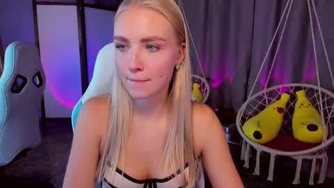 TessaHamilton online show from October 30, 2025, 1:23 pm