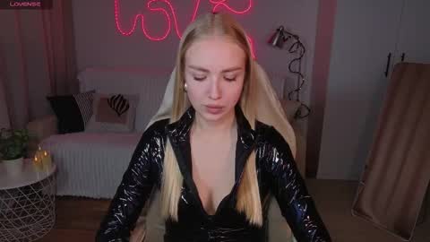 TessaHamilton online show from February 23, 2026, 5:54 pm