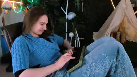 Tessa online show from September 15, 2025, 5:07 am