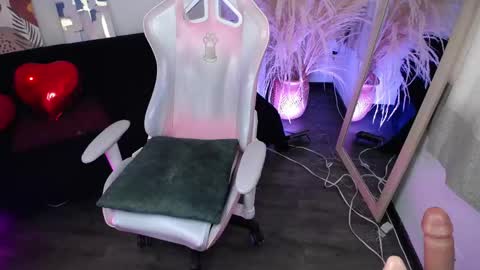 teylo_80as online show from April 18, 2026, 7:07 pm