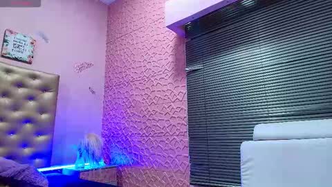 teylor_lovee online show from December 17, 2025, 3:56 am