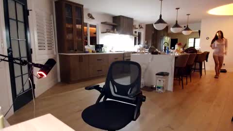 babygirlmami online show from November 20, 2025, 2:56 am