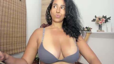 Thalia Gomex online show from January 15, 2025, 9:41 pm