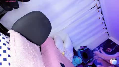 Thalia Girl online show from November 19, 2025, 1:05 am