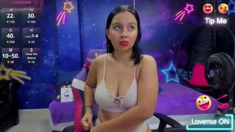 Thalia  online show from November 25, 2025, 1:27 am