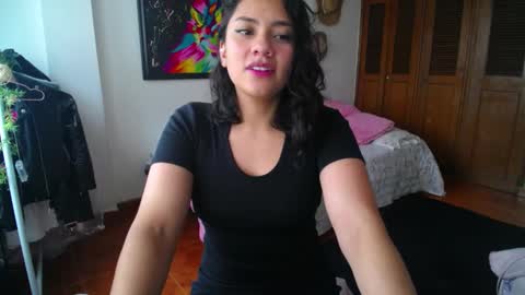 Snapshot of thaliacooper chatting on December 4, 2024, 7:34 pm online show from December 4, 2024, 7:34 pm