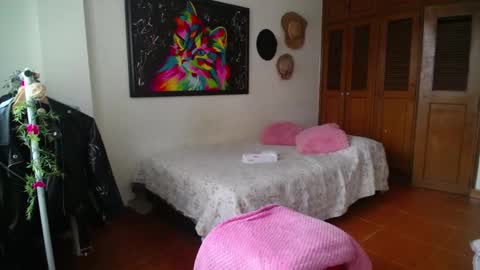 Snapshot of thaliacooper chatting on December 15, 2024, 5:10 pm online show from December 15, 2024, 5:10 pm