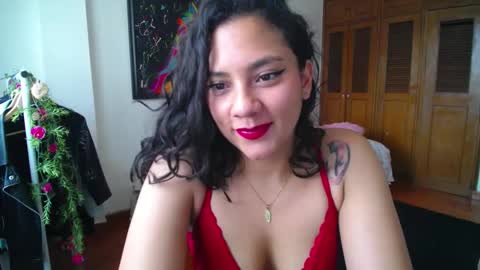 Snapshot of thaliacooper chatting on December 20, 2024, 7:17 pm online show from December 20, 2024, 7:17 pm