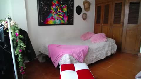 Snapshot of thaliacooper chatting on December 27, 2024, 6:53 pm online show from December 27, 2024, 6:53 pm