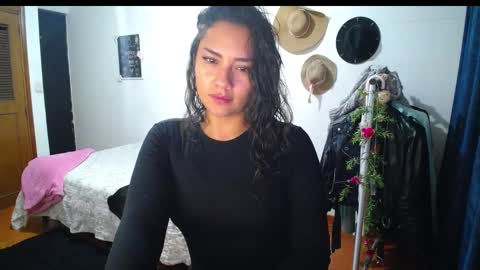 Snapshot of thaliacooper chatting on January 12, 2025, 12:18 am online show from January 12, 2025, 12:18 am