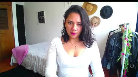 Snapshot of thaliacooper chatting on January 13, 2025, 6:59 pm online show from January 13, 2025, 6:59 pm