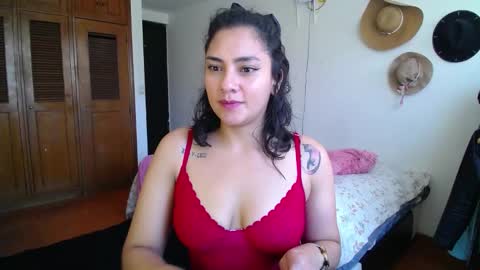 Snapshot of thaliacooper chatting on January 22, 2025, 6:41 pm online show from January 22, 2025, 6:41 pm