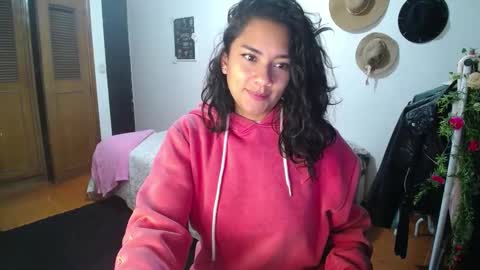 Snapshot of thaliacooper chatting on January 25, 2025, 11:22 pm online show from January 25, 2025, 11:22 pm