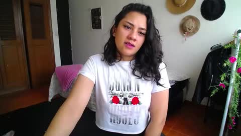 Snapshot of thaliacooper chatting on February 5, 2025, 5:20 pm online show from February 5, 2025, 5:20 pm