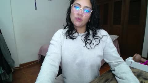 Snapshot of thaliacooper chatting on September 14, 2025, 11:59 pm online show from September 14, 2025, 11:59 pm