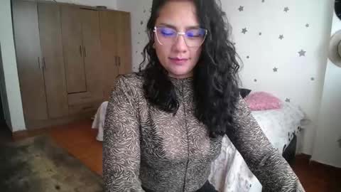 Snapshot of thaliacooper chatting on October 17, 2025, 6:43 pm online show from October 17, 2025, 6:43 pm