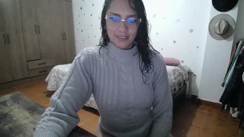 Snapshot of thaliacooper chatting on October 27, 2025, 1:31 am online show from October 27, 2025, 1:31 am
