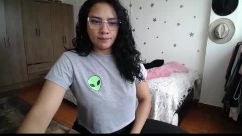 Snapshot of thaliacooper chatting on October 28, 2025, 6:32 pm online show from October 28, 2025, 6:32 pm