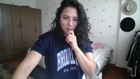 Snapshot of thaliacooper chatting on November 12, 2025, 5:13 pm online show from November 12, 2025, 5:13 pm