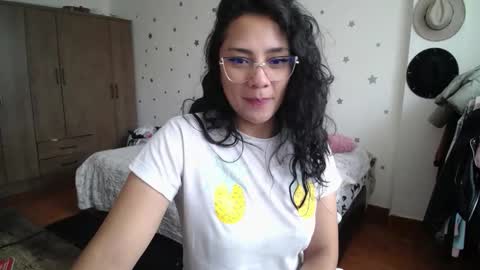 Snapshot of thaliacooper chatting on November 13, 2025, 6:29 pm online show from November 13, 2025, 6:29 pm