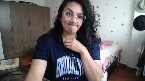 Snapshot of thaliacooper chatting on November 24, 2025, 5:56 pm online show from November 24, 2025, 5:56 pm