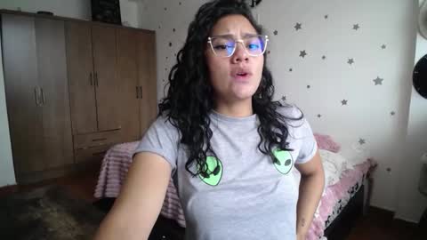 Snapshot of thaliacooper chatting on November 25, 2025, 6:19 pm online show from November 25, 2025, 6:19 pm