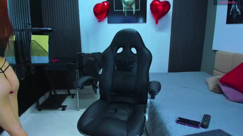 thaliana online show from February 28, 2025, 2:42 am